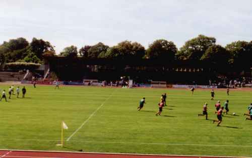 Sportpark Johannisau - Trib&uuml;ne im Schatten