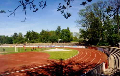 Friedrich-Ebert-Sportpark - Kurve und Gegengerade
