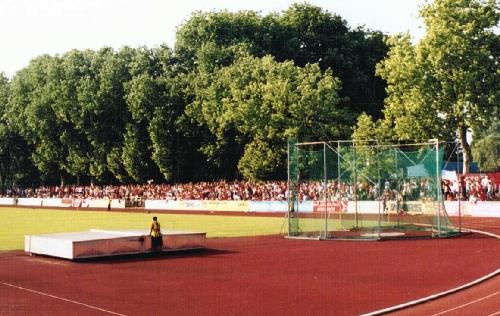 Stadion Rsselsheim - Gegengerade OFC-Fans