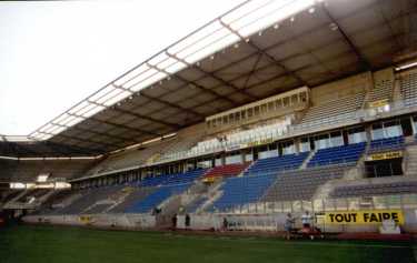 Stade Louis Dugauguez - Gegentribüne